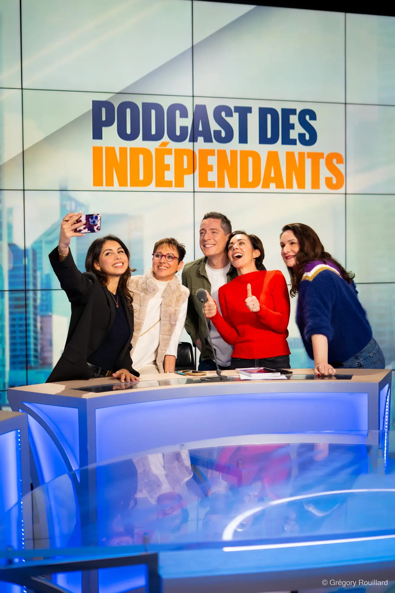 Invités réunis sur un plateau de BFM Business